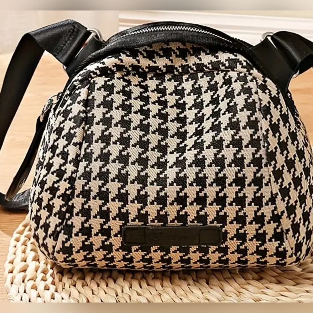 Fashion Mini lunch box Lightweight Canvas Crossbody  or Makeup bag💕